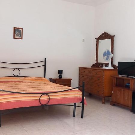 B&B Il Cortile Del Sole Олмедо Екстериор снимка