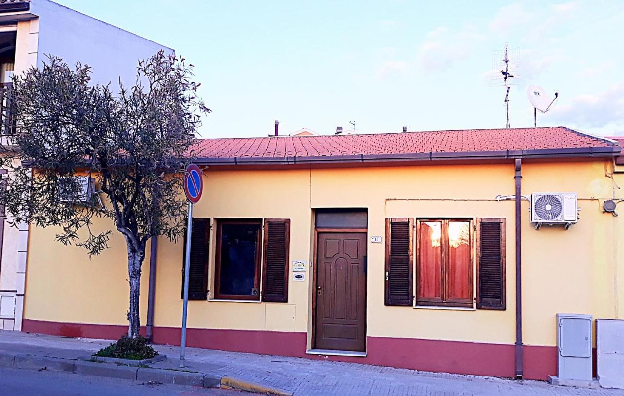 B&B Il Cortile Del Sole Олмедо Екстериор снимка