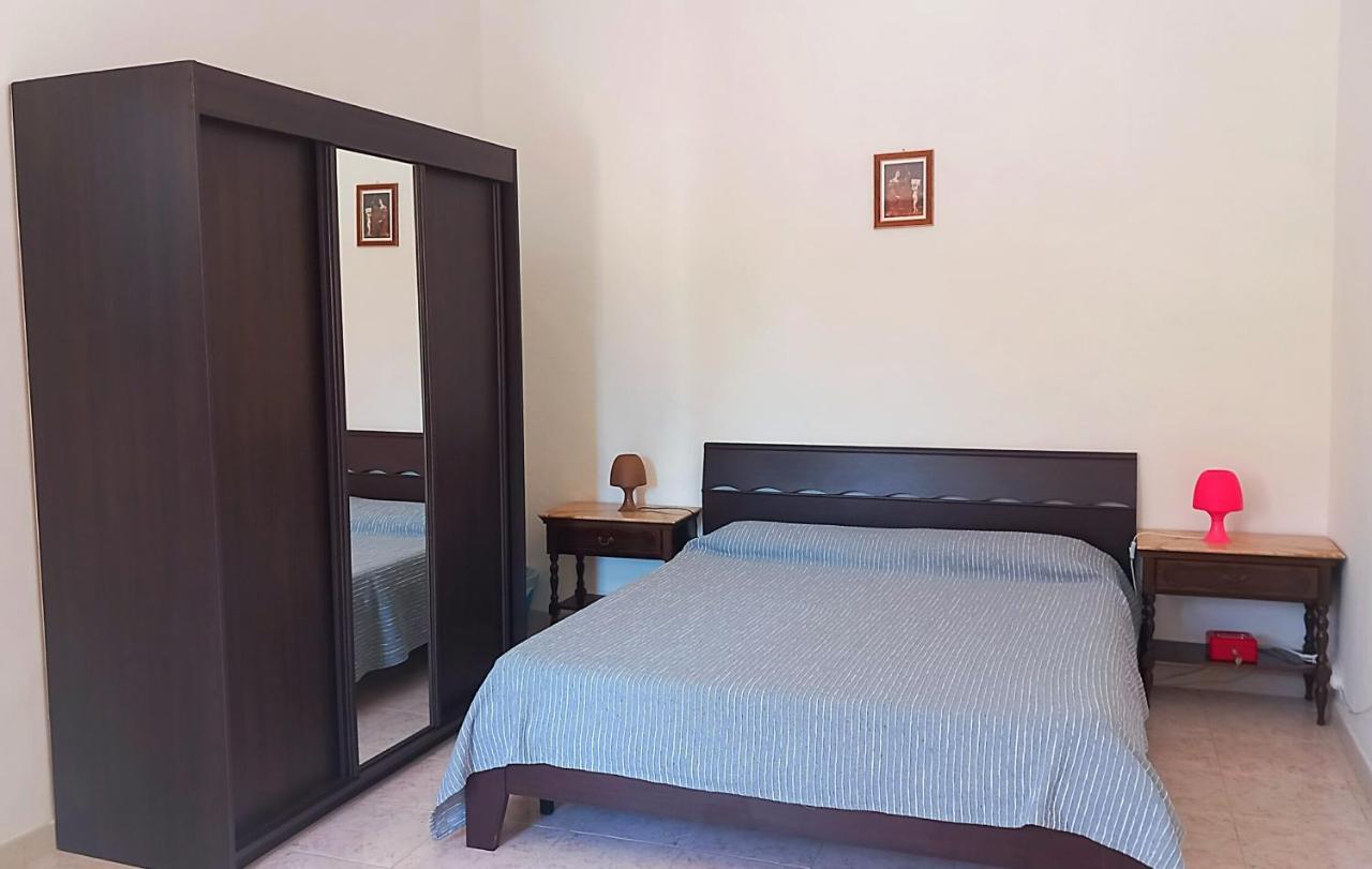 B&B Il Cortile Del Sole Олмедо Екстериор снимка